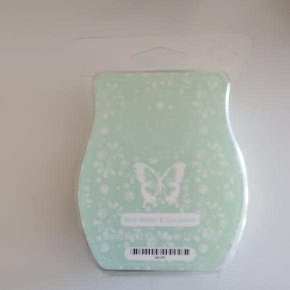 Scentsy Other - *2 left Aloe water and cucumber scentsy wax